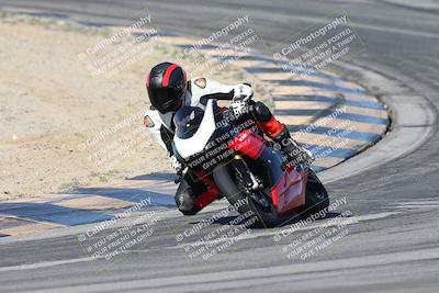 media/Dec-01-2025-Moto Forza (Mon) [[2daa91e15f]]/2-Intermediate Group/Session 2 (Turns 9 and 10)/